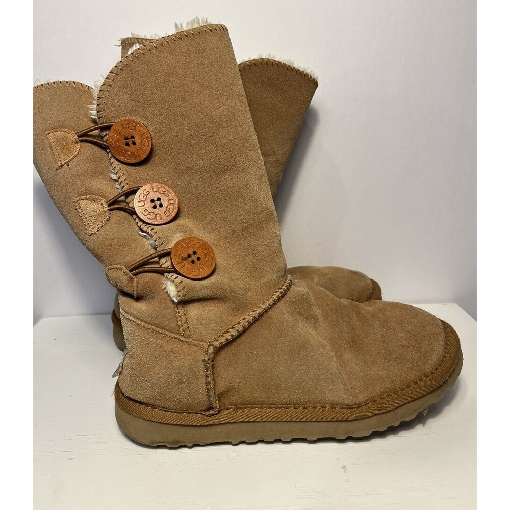 UGG Australia 3 Button Bailey Triplet II Boots Women’s 7 Chestnut  Leather